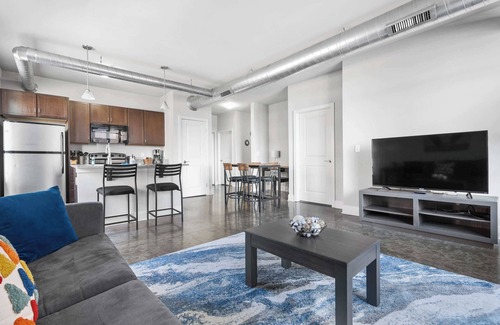 Mile Square Apartment | 4 Downtown combined units with free parking