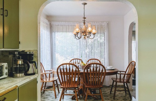 Mount Shasta House | 4 Elements House- Walk2Town.PetsOK.NOCleanFEE!