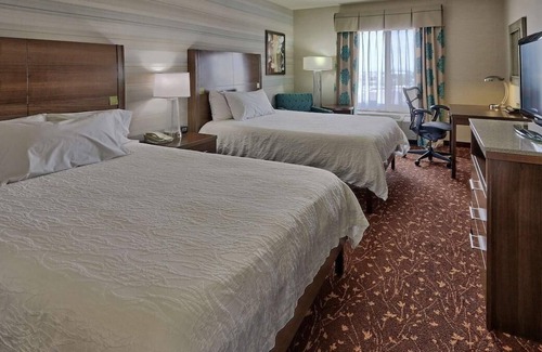Albuquerque House | 4 Family-friendly Units Close to ABQ BioPark – Zoo! Free Airport Shuttle, Pool!