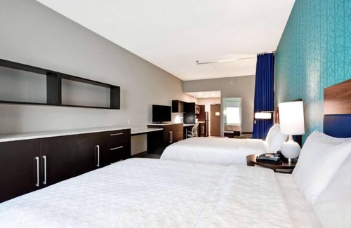 Ferry Pass Hotel | 4 Family-friendly Units! Pool, Free Parking, Short Drive to Pensacola Beach