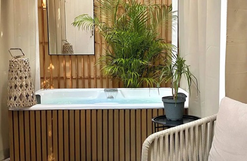 Contadero Apartment | 4 Firefly room with jacuzzi