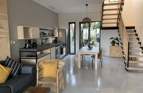 Bloubergstrand House | 4 Friends Mountain View Apartment