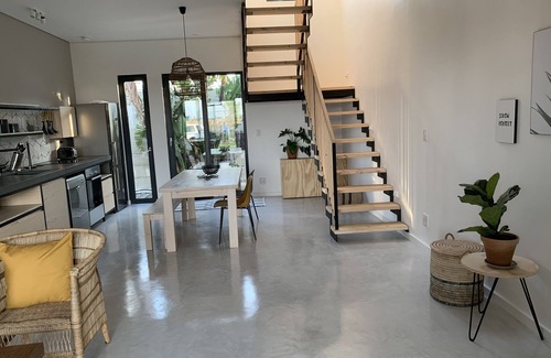 Bloubergstrand House | 4 Friends Mountain View Apartment