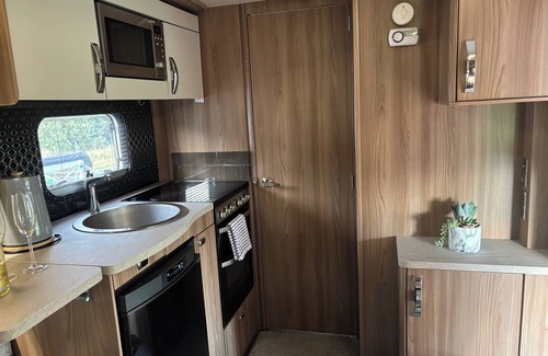 Durham Cabin | 4 Guests - Pet Friendly - Durham Caravan Retreat