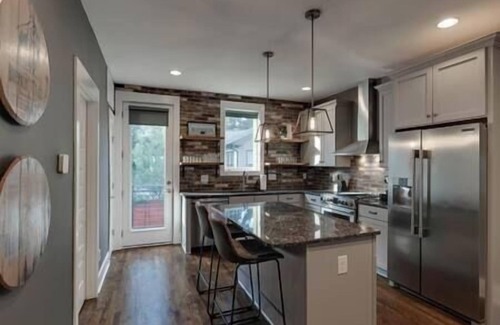Melrose House | 4 Huge Townhomes-12 BDRM total-3 Miles Broadway!