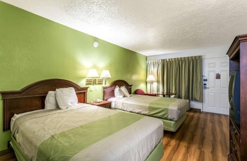 Edgewood House | 4 Inviting Rooms for Budget Travelers w/Free Breakfast & Laundry On-Site