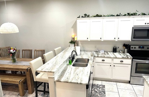 Spring Creek House | 4 king bedrooms and 4 baths - just 15 min to A&M - 1-2 miles to 35 restaurants!