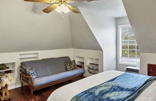 Southlake House | 4 King beds, 2 queen beds, and a futon. Private Pool, Fast Wifi