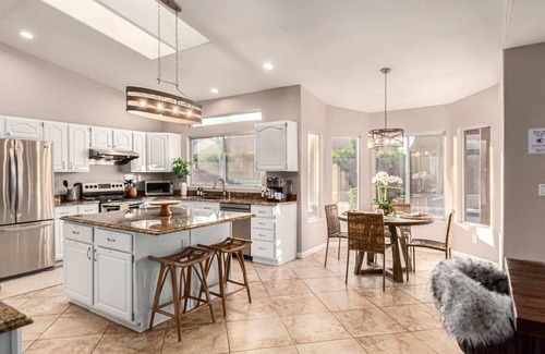 Paradise Park Vista House | 4 King Beds | 3 Showers | Pool, Hottub & Putt Grn.
