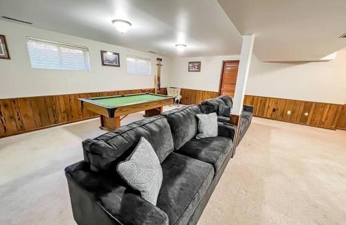 Northeast Colorado Springs Villa | 4 King beds/6Bdrm & 3Ba/Your Ideal Family Getaway
