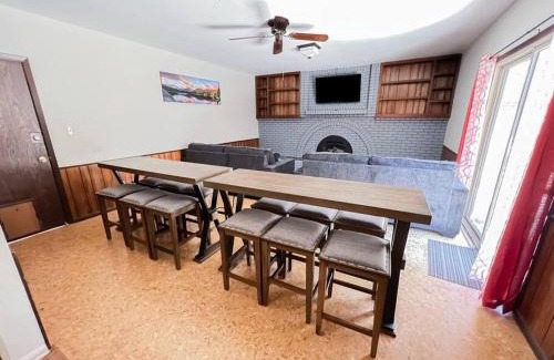Northeast Colorado Springs Villa | 4 King beds/6Bdrm & 3Ba/Your Ideal Family Getaway