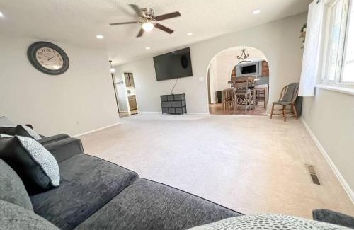 Northeast Colorado Springs Villa | 4 King beds/6Bdrm & 3Ba/Your Ideal Family Getaway