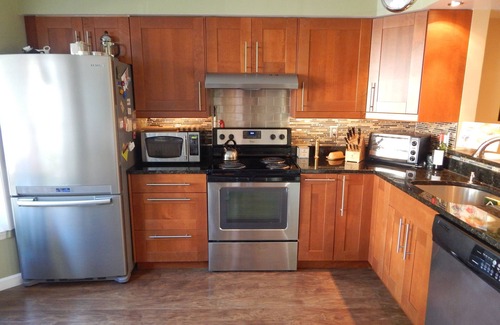 Newington House | 4 Levels Of Comfortable Townhome With Modern Features.