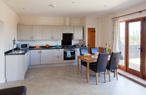 Halesworth House | 4 luxury barns in one, for up to 12, plus large games/dining room.