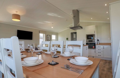 Dobwalls Cottage | 4 MEADOW RETREAT, pet friendly, luxury holiday cottage in Dobwalls
