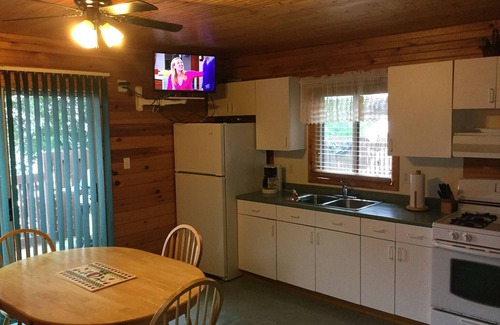 Harwood Cottage | 4 METERS from the lake! Luxury Cottage, Sauna, Heated pool