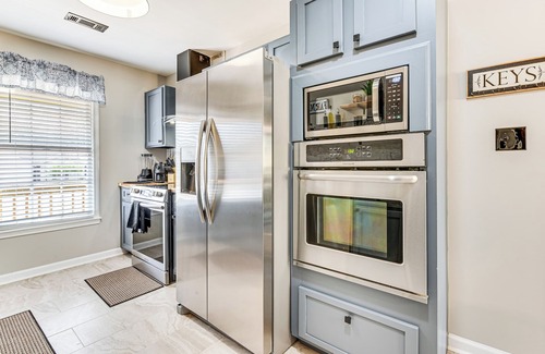 Church Street Cottage | 4 Mi to Airport: Atlanta Home w/Deck & Hot Tub