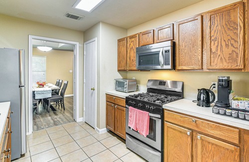 Southbelt/Ellington House | 4 Mi to Airport: Home in Houston w/Yard!