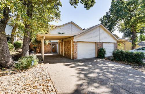 West Arlington House | 4 Mi to ATandT Stadium Townhome in Fort Worth
