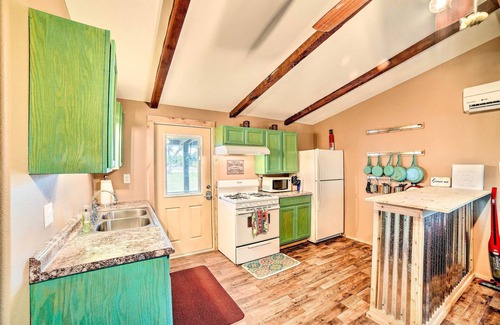 Rockport House | 4 Mi to Beach & Fishing: Rockport Cottage w/Deck!