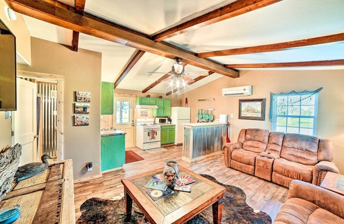 Rockport House | 4 Mi to Beach & Fishing: Rockport Cottage w/Deck!