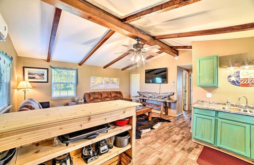 Rockport House | 4 Mi to Beach & Fishing: Rockport Cottage w/Deck!