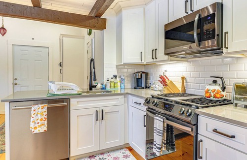 Peru House | 4 Mi to Bromley Mountain Ski Resort: Home w/Views