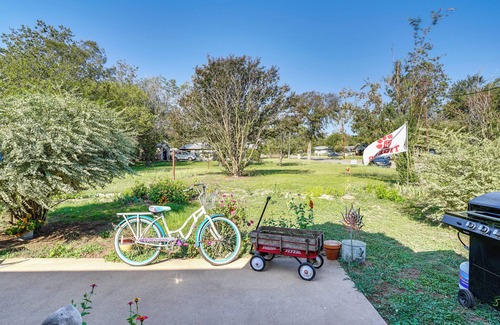 Glen Rose Cottage | 4 Mi to Dinosaur Valley: Rustic Glen Rose Cottage!