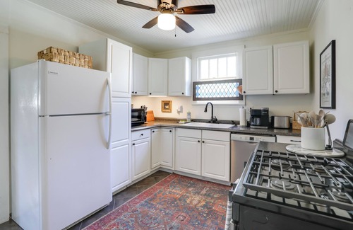 Mid City South Cottage | 4 Mi to Dtwn: Baton Rouge Bungalow w/Private Yard