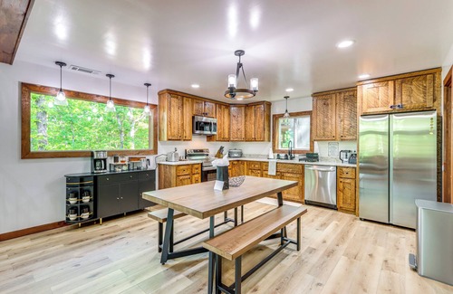 Ellijay Cabin | 4 Mi to Dtwn Ellijay: Cabin w/Pool & River Access