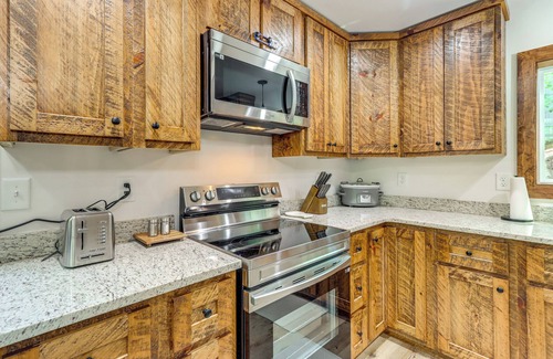 Ellijay Cabin | 4 Mi to Dtwn Ellijay: Cabin w/Pool & River Access