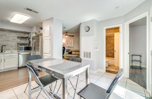 Parker Lane Condo | 4 Mi to Dtwn: Gem w/Pool Access & Patio in Austin