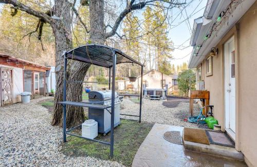 Cedar Ridge House | 4 Mi to Dtwn Grass Valley Forest Oasis with Hot Tub