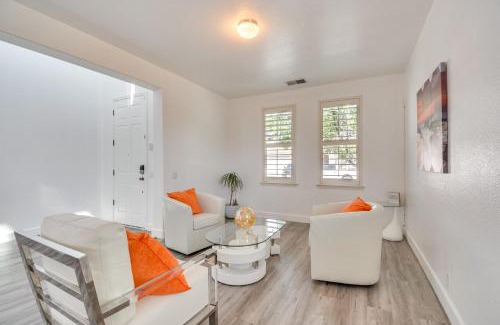 Merced House | 4 Mi to Dtwn Merced Spacious Home with Yard!