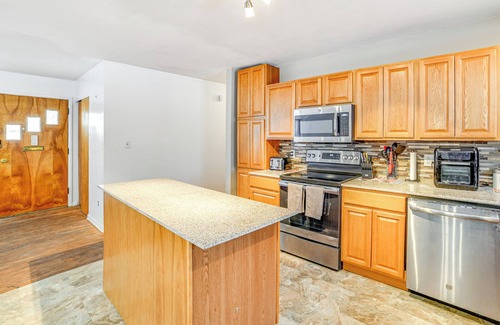 Utica Cottage | 4 Mi to Dtwn: Pet-friendly Home in Utica