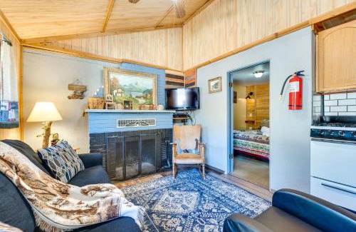Drake House | 4 Mi to Estes Park Riverfront Cabin with Hot Tub!