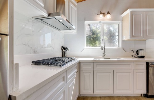 Granite Bay Cottage | 4 Mi to Folsom Lake: Modern Home w/Patio!