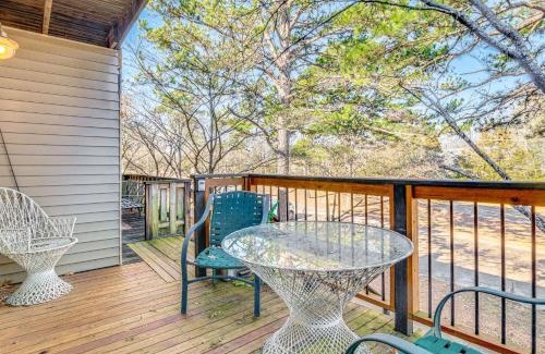 Fairfield Bay Apartment | 4 Mi to Greers Ferry Lake Condo with Deck and Balcony