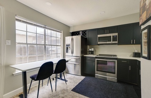 Humble House | 4 Mi to IAH: Suburban Houston Townhome