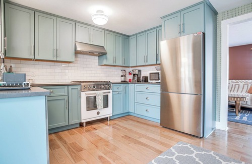 Lagoon Heights House | 4 Mi to Inkwell Beach: Home in Oak Bluffs!