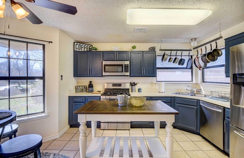 South Arlington House | 4 Mi to Joe Pool Lake: Home in Grand Prairie