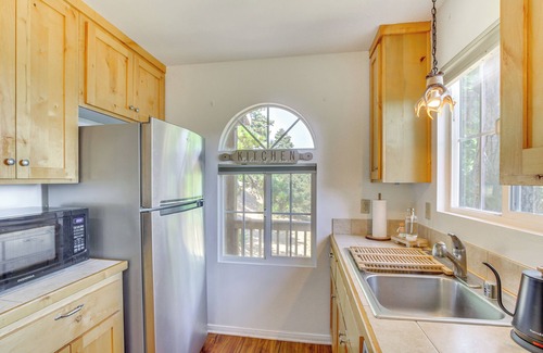 Cedarpines Park Cabin | 4 Mi to Lake Gregory: Crestline Cabin