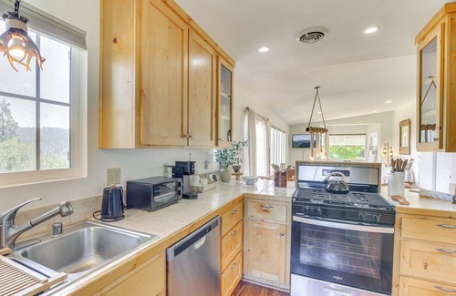 Cedarpines Park Cabin | 4 Mi to Lake Gregory: Crestline Cabin