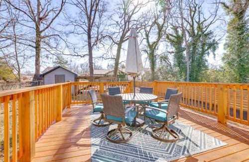 Sans Souci House | 4 Mi to Liberty Bridge Greenville Getaway with Deck