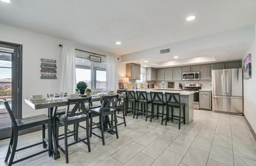Lake Havasu City House | 4 Mi to London Bridge Beach Family Home with Pool!
