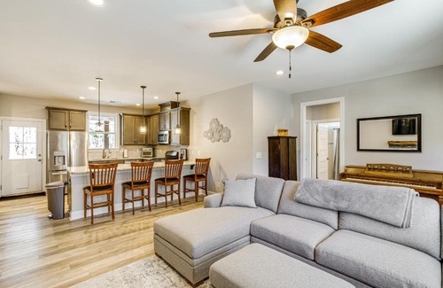 Chapin House | 4 Mi to Marina and Boat Ramp Lake Murray Getaway!