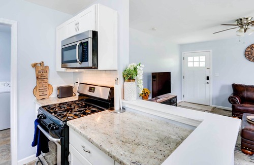 Mitchell House | 4 Mi to Michigan Stadium: Cozy Home w/Fire Pit!