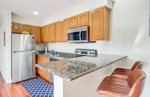 Washington Highlands Condo | 4 Mi to Nationals Park: DC Condo w/Balcony!