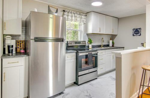 Greeneville House | 4 Mi to Nolichucky River Apt with Shared Yard!