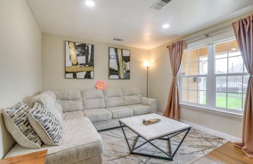 Southeast Houston House | 4 Mi to NRG Stadium Quiet Home with Fenced Yard!
